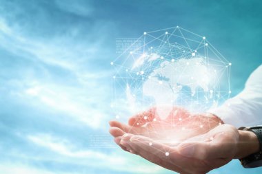 Küresel bağlantı kavramı ile el ele tutuşan iş adamı.