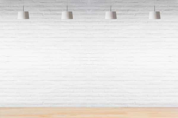 Parede de tijolo branco no quarto com piso de madeira com lâmpadas . — Fotografia de Stock