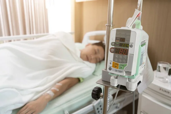 Close-up saline intravenous with patient from infusion pump at h — Stock Photo, Image