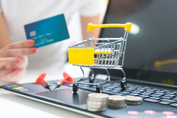 Pushcart Shopping Trolley Basket Credit Card Shopping — Stock Photo, Image