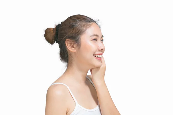 Feliz Hermosa Chica Asiática Sosteniendo Sus Mejillas Con Una Risa —  Fotos de Stock