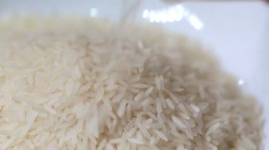 Bir kasede Tayland Pirinci.