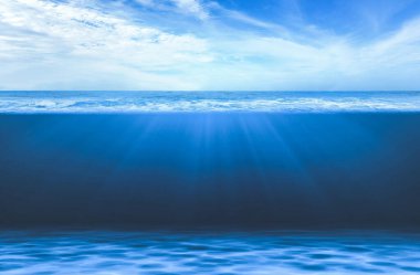 Mavi Su Altında Dalgalar ve Derin Deniz.