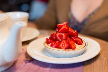 Lezzetli pasta krema ve çilek ile
