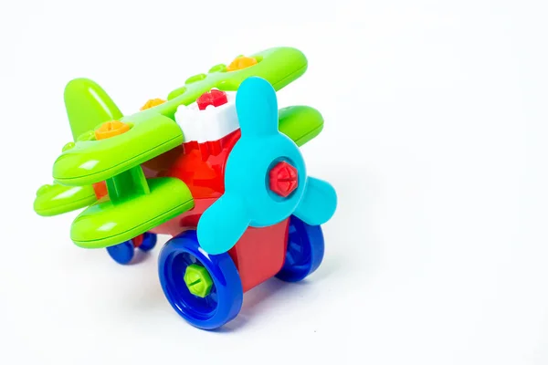 Avión de juguete para niños de plástico aislado sobre fondo blanco —  Fotos de Stock