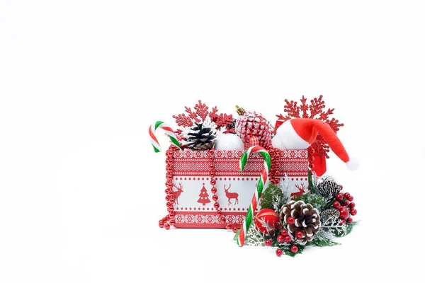 Dárková krabice s různé vánoční Doplňky — Stock fotografie
