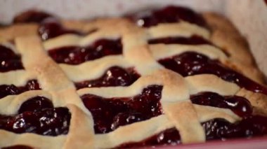 Vişneli pasta fırında pişirme