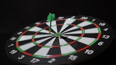 Ok hedefe nişan al. Dart.