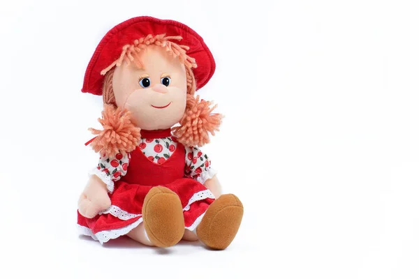 赤い帽子と白い背景の上のドレスぬいぐるみ — ストック写真