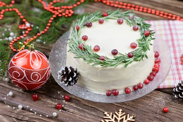 Noel kek beyaz çikolata, biberiye ve kızılcık 