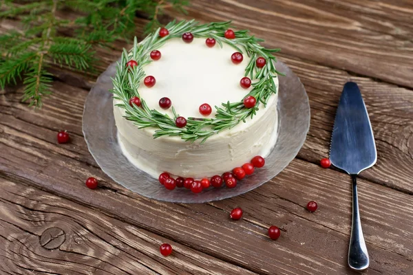 ホワイト チョコレート ローズマリーとクランベリーのケーキ — ストック写真