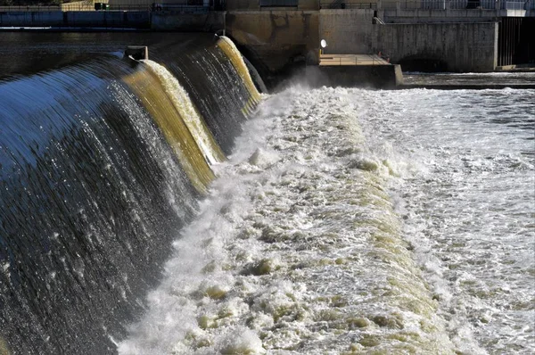 Vattenfallet vid Ford Dam — Stockfoto