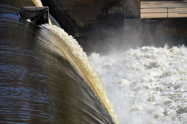 Vattenfallet vid Ford Dam — Stockfoto