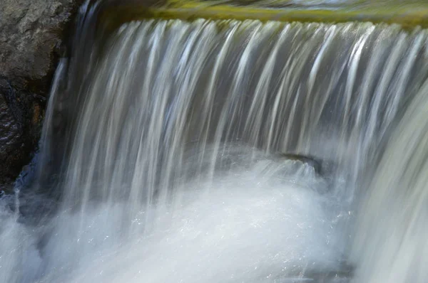 Cachoeira no parque — Fotografia de Stock