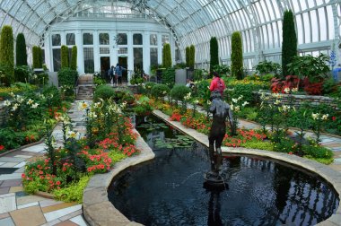 Saint Paul, Minnesota Haziran 2017: Yaz çiçek göster: Como Hayvanat Bahçesi ve St Paul, Mn limonlukta batık bahçesinde.