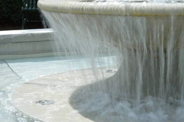 Una fontana d'acqua — Foto Stock