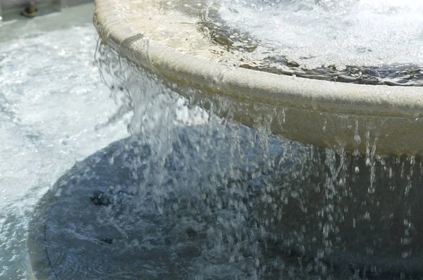 Una fontana d'acqua — Foto Stock