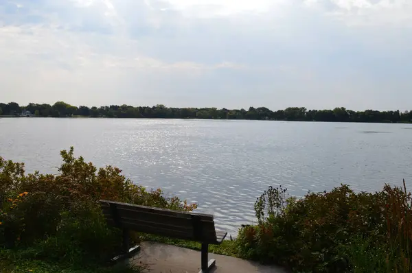 Uma paisagem de lago — Fotografia de Stock