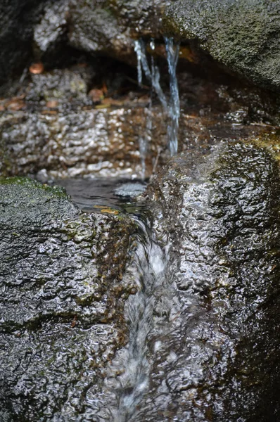 Waterfall on the rocks — Stock Photo, Image