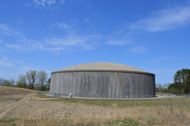 Bir alan içinde su depo tank
