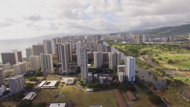Légi Waikiki downtown Ala Wai csatorna — Stock videók
