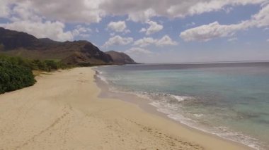 Hava Makua sahil kumu ve dalgalar