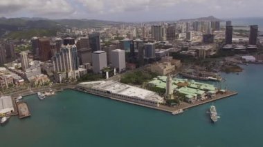Hava Aloha Tower ve aşağı şehir Honolulu, Hawaii