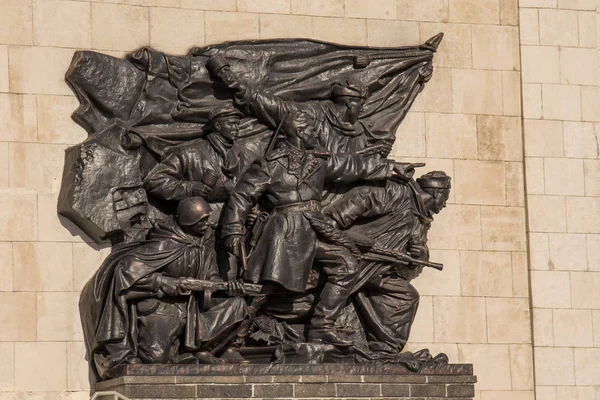 Volgograd. Tren Gar Binası önündeki kısma