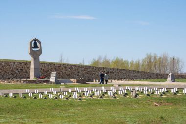 Volgograd. Rusya - 16 Nisan 2017. Askeri memorial Sovyet ve Alman mezarlığı Stalingrad Savaşı Rossoshka Gorodishchensky bölge köyünde öldü