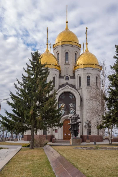 Volgograd. Rusya-1 Nisan 2017. Volgograd Mamayev Kurgan, tapınak tüm azizlerin bina — Stok fotoğraf