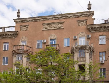 Volgograd. Rusya. 11 Mayıs 2017. Bina cephe Stalinist binalar