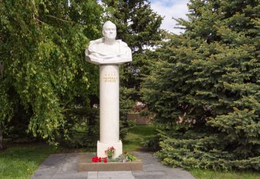 Volgograd. Rusya - 11 Mayıs 2017. Anıt Zhukovu Georgiyu Konstantinovichu, tanınmış bir Sovyet voenachalniku chetyrezhdy geroyu Sovetskogo Soyuza, marshalu Sovetskogo birlik Bakanı oborony Sssp üzerinde 