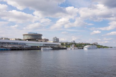 Volgograd. Rusya-11 Mayıs 2017. Görünüm Riverport orta waterfront Volga