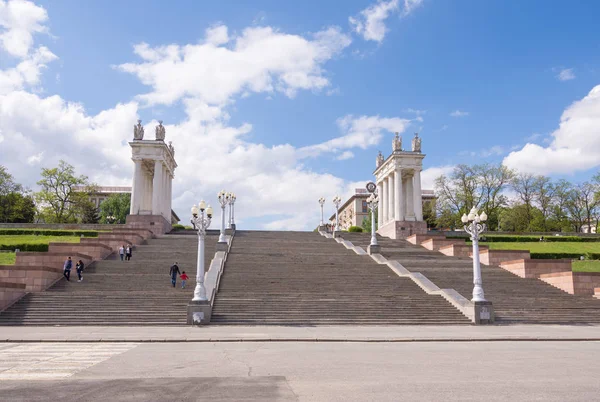 Volgograd. Russia - May 11 2017 Staircase central quay of Volgograd behalf of the 62nd Army — Stock Photo, Image