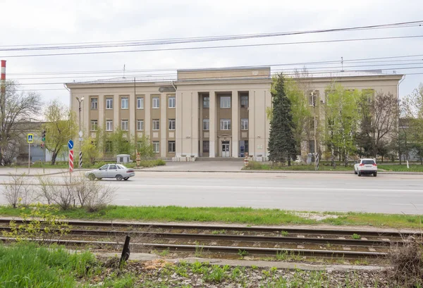 Volgograd. Russie - 30 avril 2018. Bâtiment administratif de l'usine Petrova quartier soviétique de Volgograd — Photo