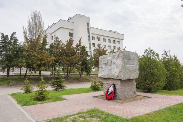 Volgograd. Russie - 30 avril 2018. Monument aux soldats sibériens de la 64ème armée, dédié à la contribution des formations militaires sibériennes à la victoire commune dans la bataille de Stalingrad en t — Photo