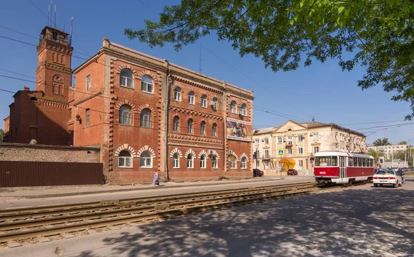 Volgograd. Russia - May 6, 2018. The building was built in the early 20th century. Fire station Barrikadnaya street, 21 Architectural monument. Fire department ? 20. in the Voroshilovsky district of t — Stock Photo, Image