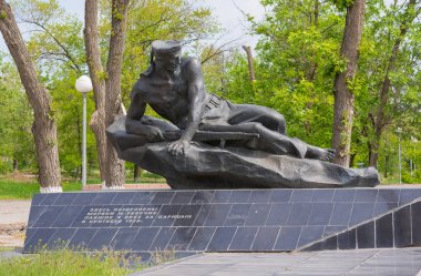 Volgograd. Rusya - 13 Mayıs 2018. 1919 yılında Tsaritsyn için savaşta düşen denizcilerin toplu mezar. Prospekt onları. Vi Lenin, Volgograd şehri Krasnooktyabrsky ilçe meydanında