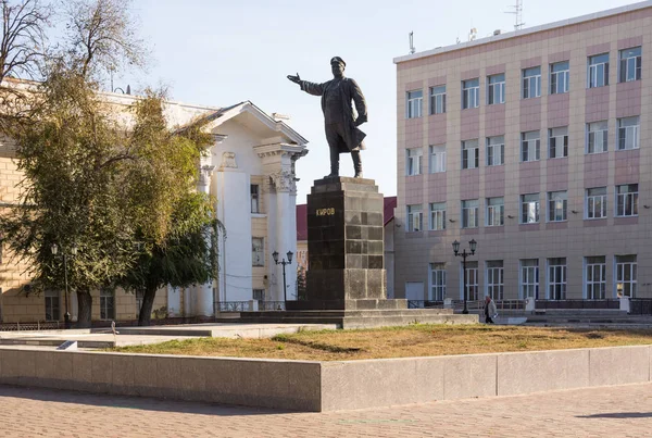 Astrakhan. Rusland-8 november 2019. Monument S.M. Kirov op het plein vernoemd naar Kirov — Stockfoto