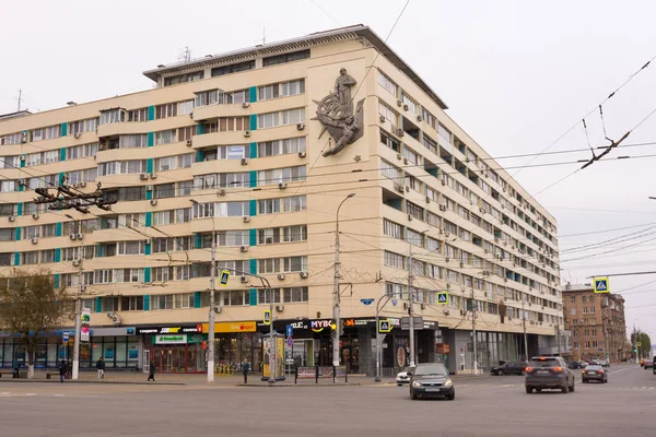 Volgograd. Ryssland-13 november 2019. Hörnet av Krasnoznamenskaja gatan och Lenin Avenue — Stockfoto