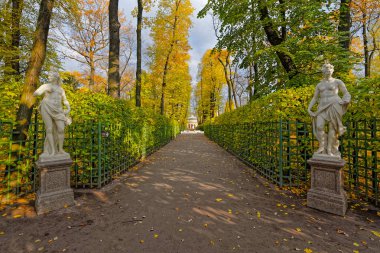 Sonbahar yaz bahçesinde