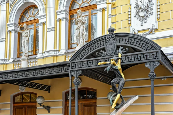 Statua di acrobata si chiama "Circo è arrivato " — Foto Stock