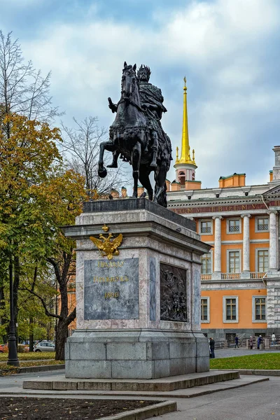 Saint Petersburg'da büyük Peter anıt — Stok fotoğraf