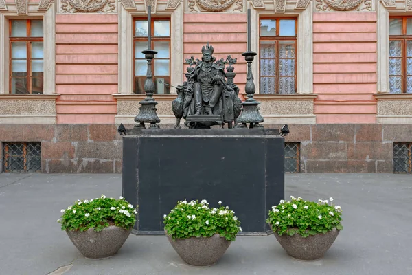 Monument to emperor Paul I in St. Petersburg — Stock Photo, Image