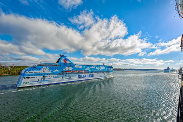 Ferry navios Silja Galaxy e Báltico Princesa em Mariehamn — Fotografia de Stock