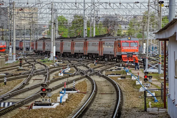Moderní červené příměstské elektrické vlak Karélie — Stock fotografie