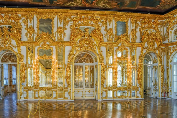 Catherine's Palace ballroom hall in Tsarskoe Selo (Pushkin), St. — Stock Photo, Image