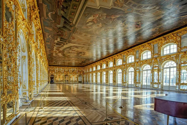 Catherine's Palace ballroom hall in Tsarskoe Selo (Pushkin), St. — Stock Photo, Image