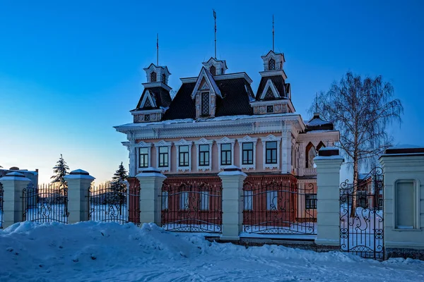 Restaurato castello Ponizovkin — Foto Stock