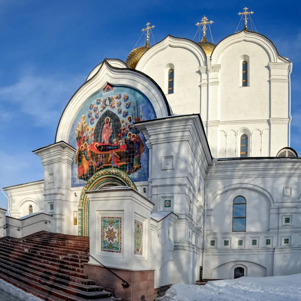 Façade de la cathédrale de l'Assomption à Iaroslavl, Russie — Photo